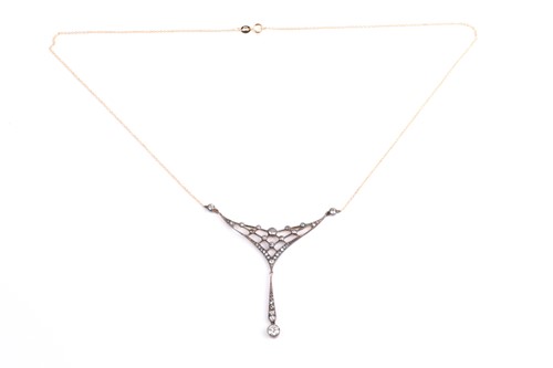 Lot 285 - A Belle Epoque style diamond necklace, the...