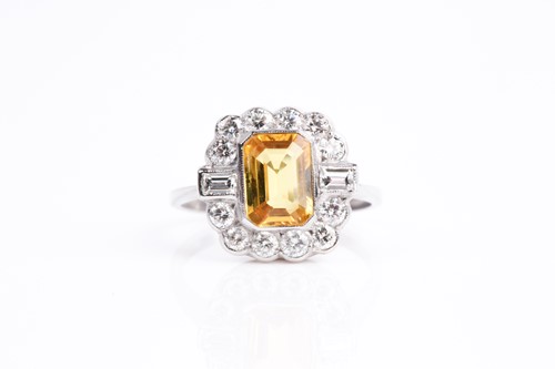 Lot 289 - A yellow sapphire and diamond cluster ring,...