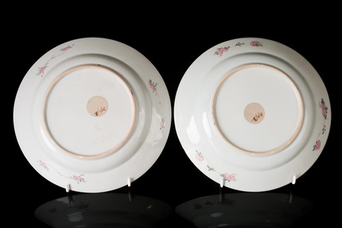 Lot 25 - A pair of Chinese Qing dynasty Famille rose...