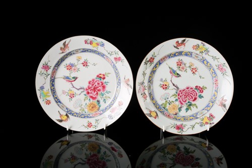 Lot 25A - A pair of Chinese Qing dynasty Famille rose...