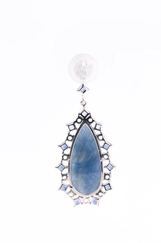 Lot 138 - A pair of sapphire pendant earrings, the...