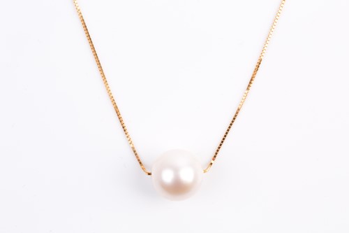 Lot 147 - An 18ct yellow gold and freshwater pearl...