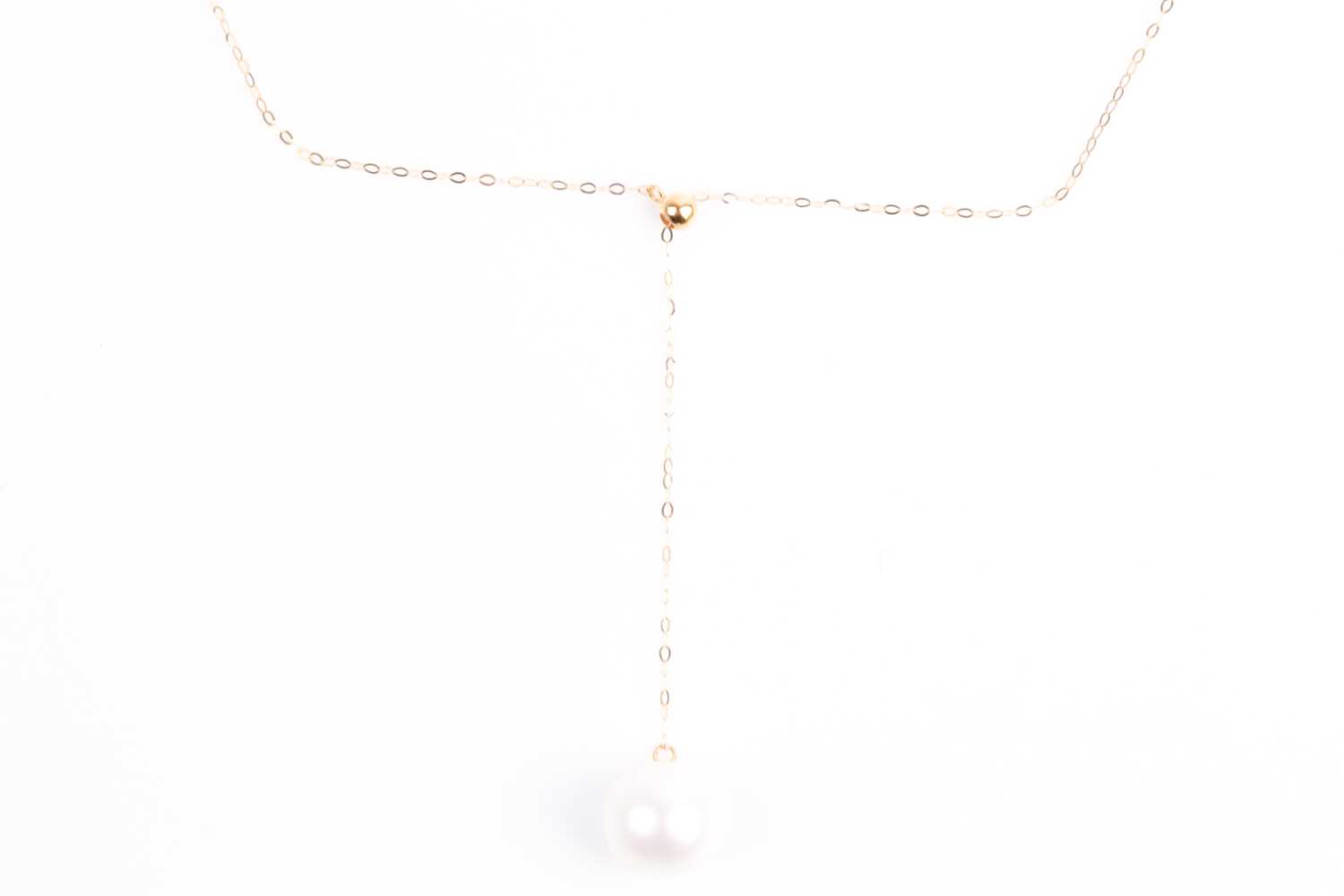 Lot 280 - A single stone cultured pearl necklace, the...