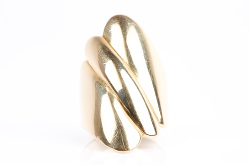 Lot 65 - A yellow metal elongated ring, of swept design,...