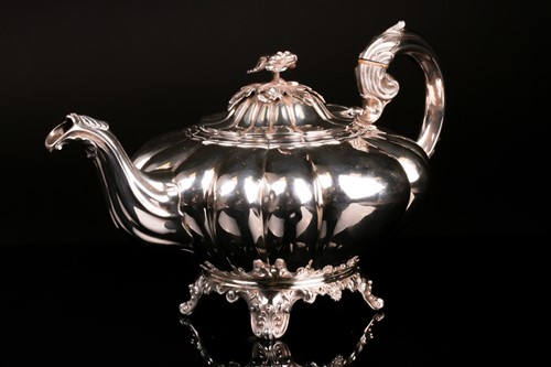 Lot 538 - An early Victorian silver teapot. London 1840...