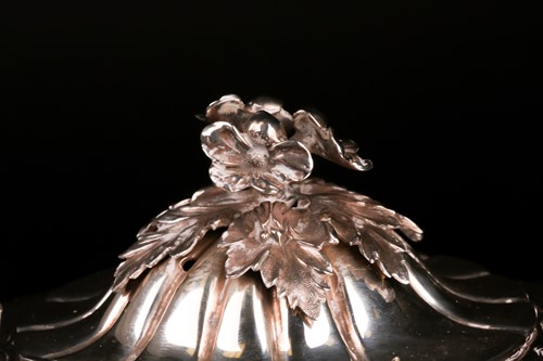 Lot 538 - An early Victorian silver teapot. London 1840...