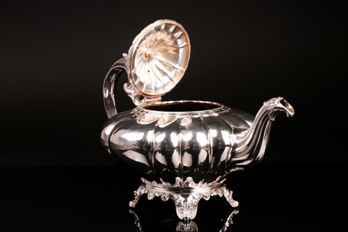 Lot 538 - An early Victorian silver teapot. London 1840...