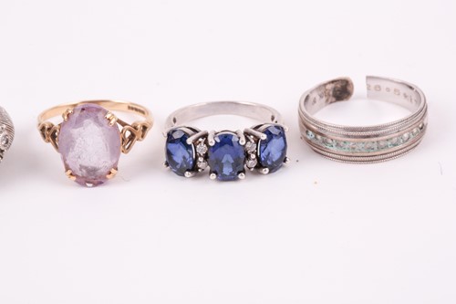 Lot 383 - A 9ct yellow gold and amethyst ring, size P,...