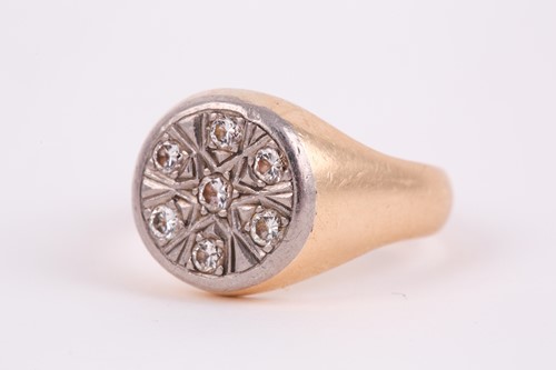 Lot 130 - A gents yellow metal signet style ring, inset...