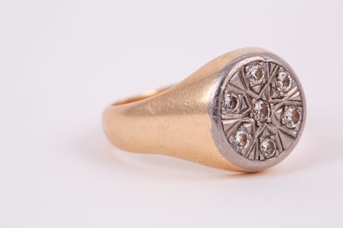 Lot 130 - A gents yellow metal signet style ring, inset...