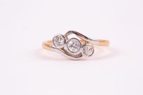 Lot 64 - An 18ct yellow gold and diamond crossover ring,...