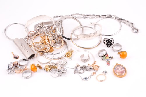 Lot 274 - A group of various costume jewellery items,...