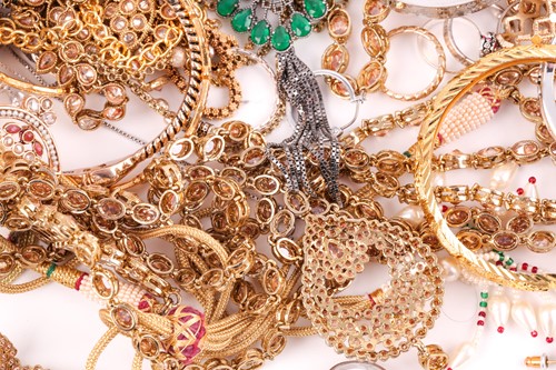 Lot 226 - A group of various costume jewellery items,...
