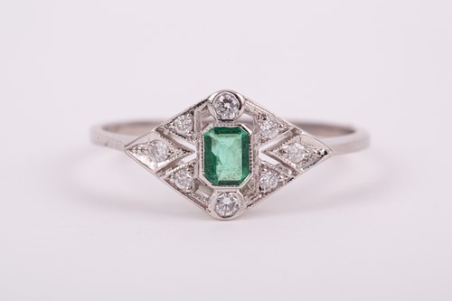 Lot 186 - A platinum, diamond, and emerald ring, the...