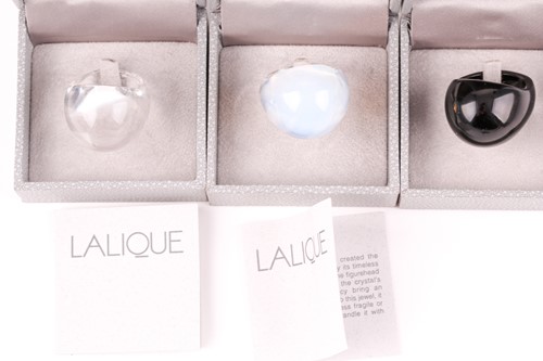 Lot 41 - A black glass Lalique ring, size Q 1/2,...