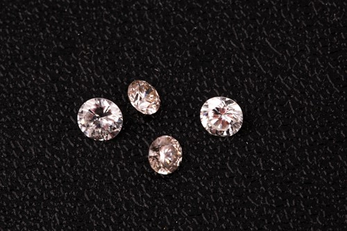 Lot 324 - A near pair of round brilliant-cut diamonds, 0....
