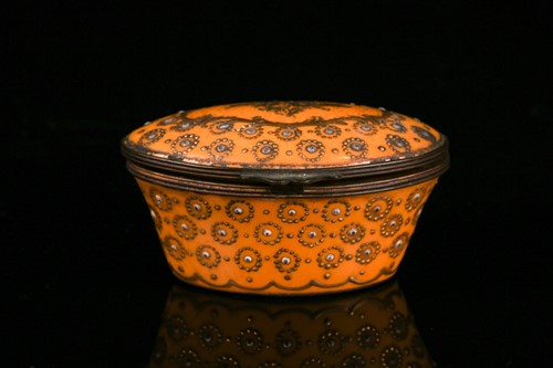 Lot 434 - A Sevres style oval porcelain pillbox and...