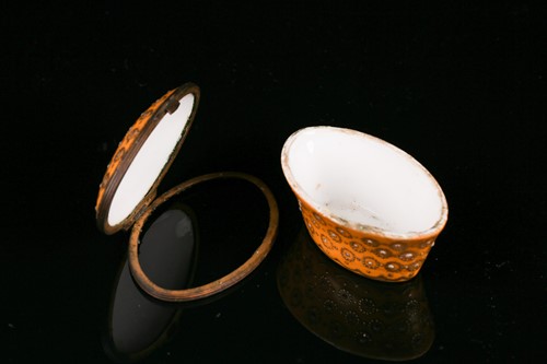 Lot 434 - A Sevres style oval porcelain pillbox and...