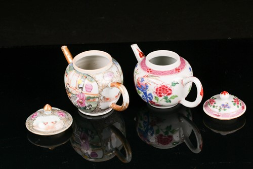 Lot 121 - A Chinese Qianlong famille rose porcelain...