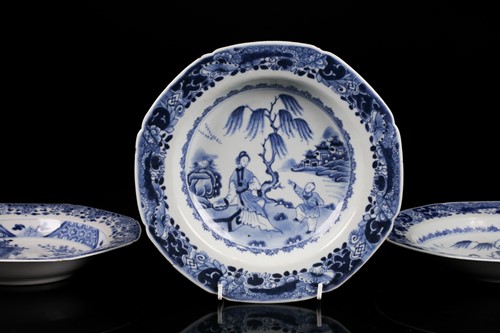 Lot 126 - A Chinese Qianlong famile rose porcelain...