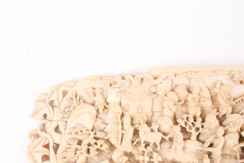 Lot 135 - A Chinese ivory carving, early 19th century,...
