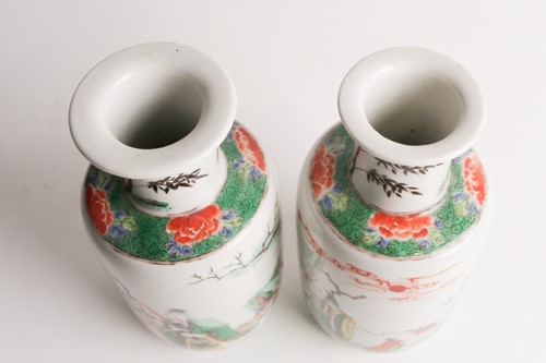 Lot 146 - A pair of famille verte rouleau vases, late...