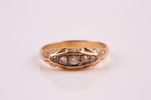 Lot 34 - An Edwardian style five stone diamond ring,...