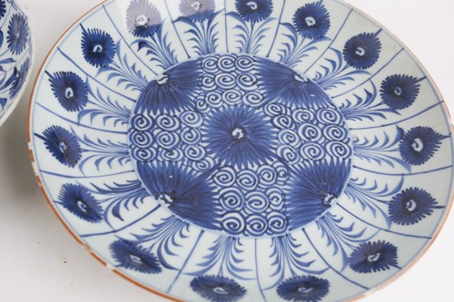 Lot 154 - A near pair of Chinese blue & white...