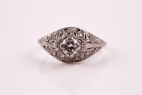 Lot 379 - An Art Deco diamond ring; the old brilliant...