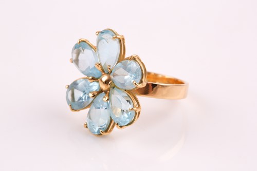 Lot 303 - A blue topaz cluster ring, the six claw...