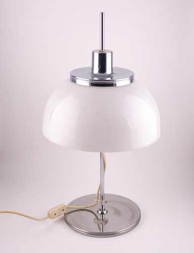 Lot 325 - A Harvey Guzzini chrome and plastic table lamp,...