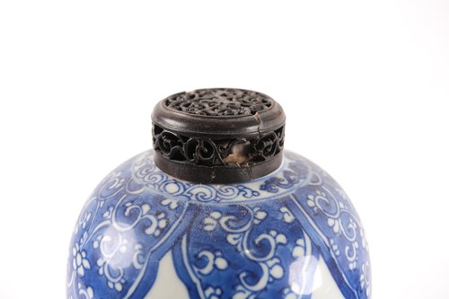 Lot 167 - Two pairs of Chinese blue & white jars, and a...