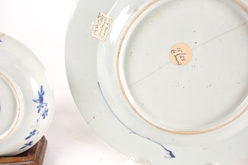 Lot 171 - A pair of Chinese blue & white saucers, Kangxi,...