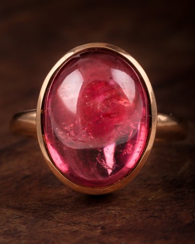 Lot 378 - A yellow metal and tourmaline ring set with an...