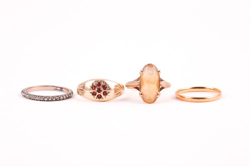Lot 352 - A 9ct yellow gold and garnet ring, inset with...