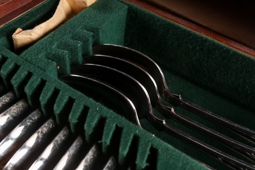 Lot 499 - A mahogany canteen of silver plated Kings...