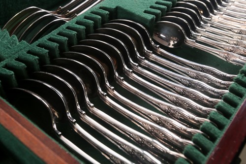 Lot 499 - A mahogany canteen of silver plated Kings...