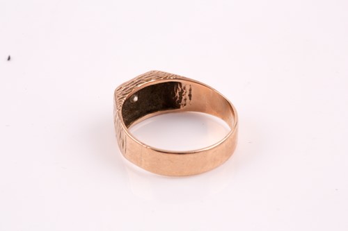 Lot 94 - A gentleman's single stone diamond ring, the...