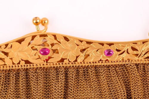 Lot 435 - A 9ct yellow gold evening bag, the engraved...