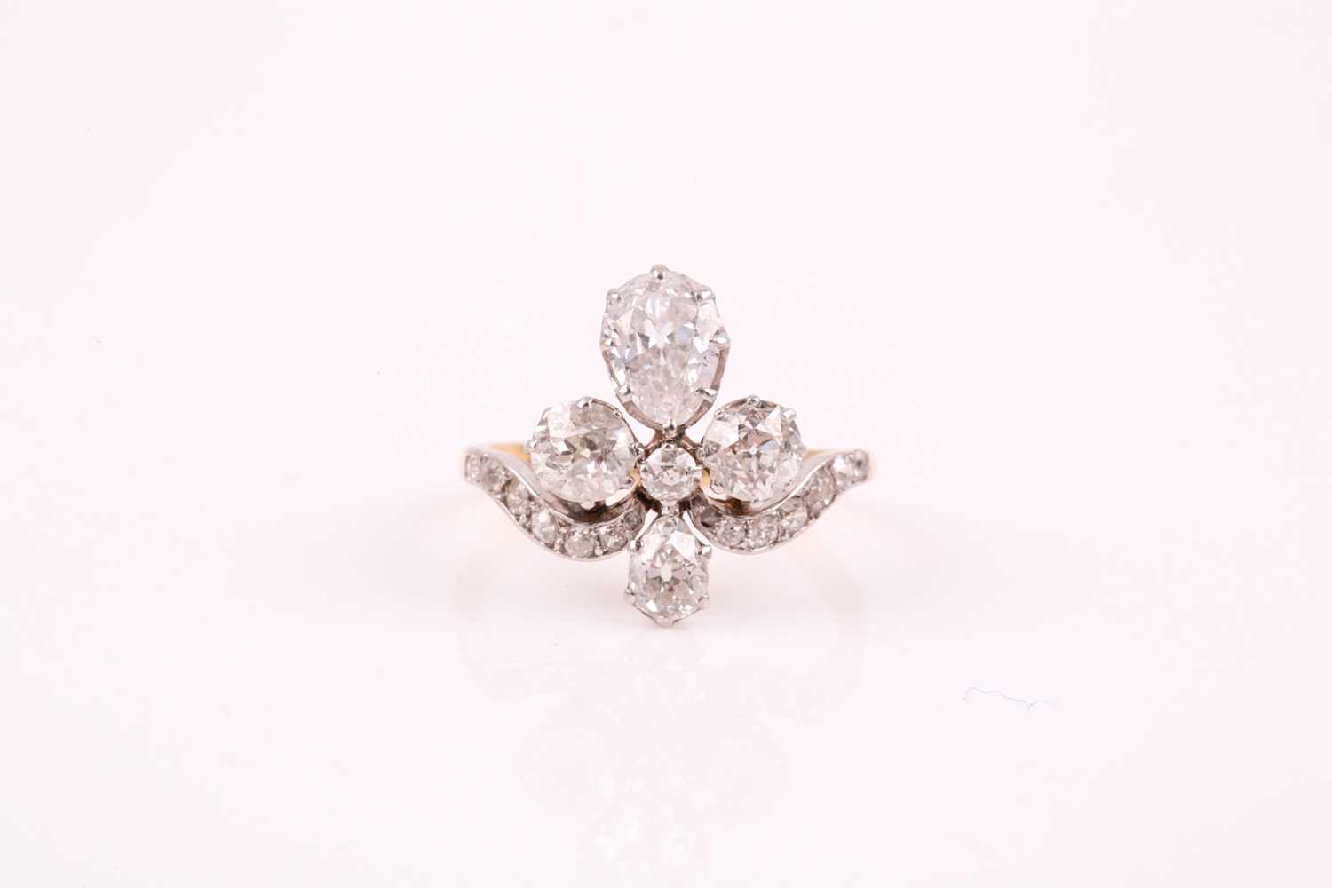 Lot 62 - A late 19th / early 20th century diamond tiara...