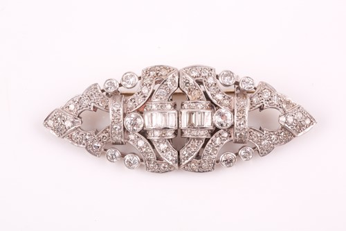 Lot 338 - An early to mid 20th century diamond double...