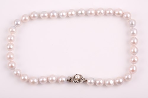 Lot 3 - A South Sea white pearl necklace, the pearls...