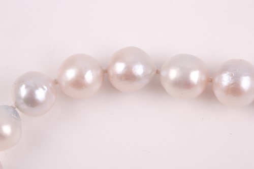 Lot 3 - A South Sea white pearl necklace, the pearls...