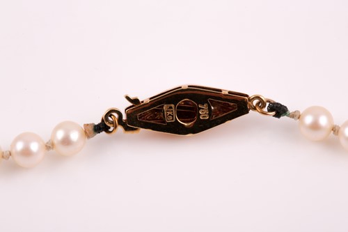 Lot 8 - A graduated cultured pearl necklace, the...