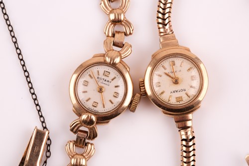 Lot 213 - A 9ct yellow gold ladies cocktail watch with...