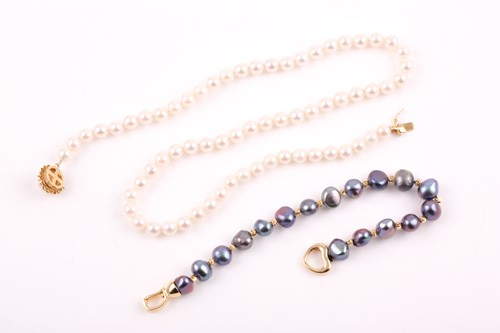 Lot 166 - A cultured white pearl necklace, fastened with...