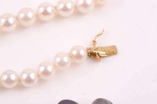 Lot 166 - A cultured white pearl necklace, fastened with...