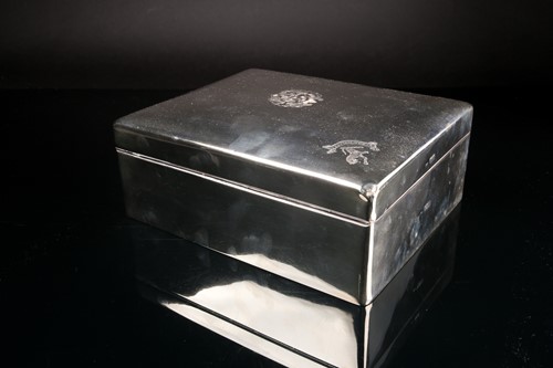 Lot 461 - An early George V silver cigar box, Stuart...