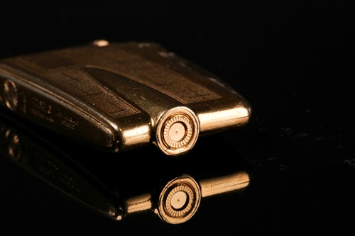 Lot 443 - A 9ct yellow gold cased Ronson lighter, with...