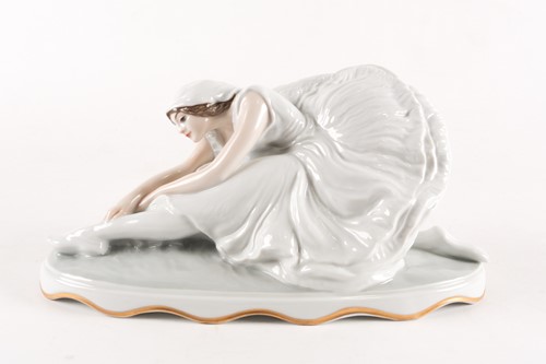 Lot 370 - A Rosenthal porcelain model of a ballerina,...